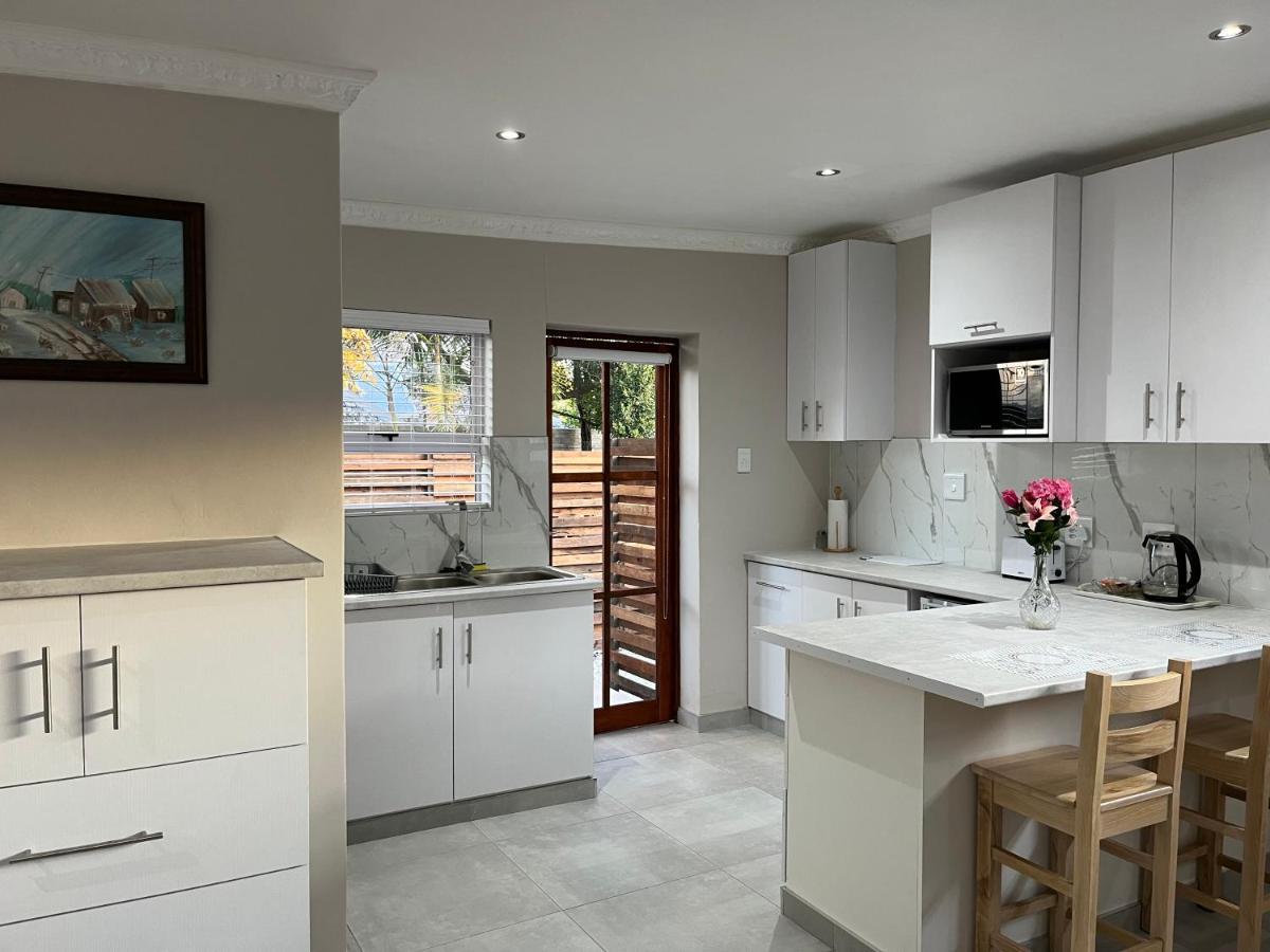 Luneburgh Cottages East London Bagian luar foto